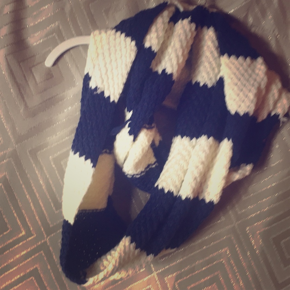 Cozy loop scarf